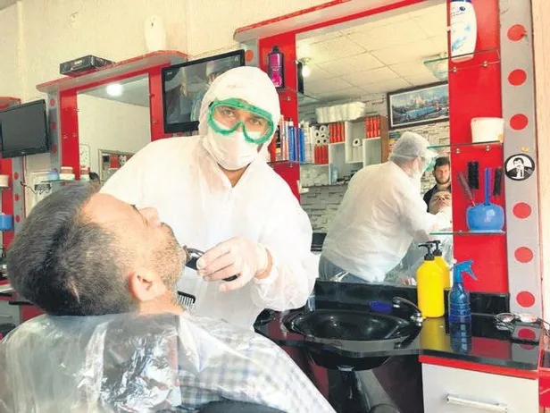 Karantinadan çıkan onbinler AVM'lere akın etti-15