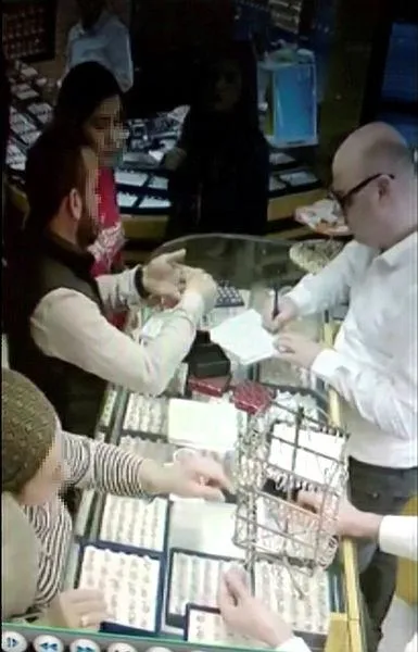 eski-sevgilisinin-arkadasini-bicakla-rehin-alan-sahsin-daha-once-de-kuyumcu-soygununa-karistigi-ortaya-cikti-1617296029568.jpeg Eski sevgilisinin arkadaşını bıçakla rehin alan şahıs hakkında çarpıcı detaylar ortaya çıktı! Polis yeniden peşinde...-7