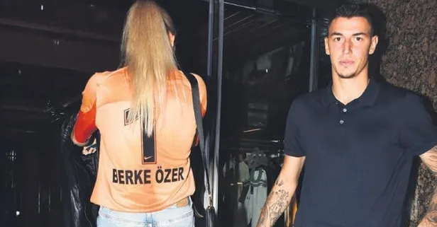 File bekçisi Berke Özer, sporcu sevgilisi Arina ile fena yakalandı! Çiftin aşkı tescillendi