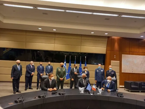 turkiye-karsisindaki-gorevini-kimseye-kaptirmak-istemeyen-yunanistan-18-rafale-savas-ucagi-satin-almak-icin-fransa-ile-anlasma-imzaladi-1611592859263.jpg