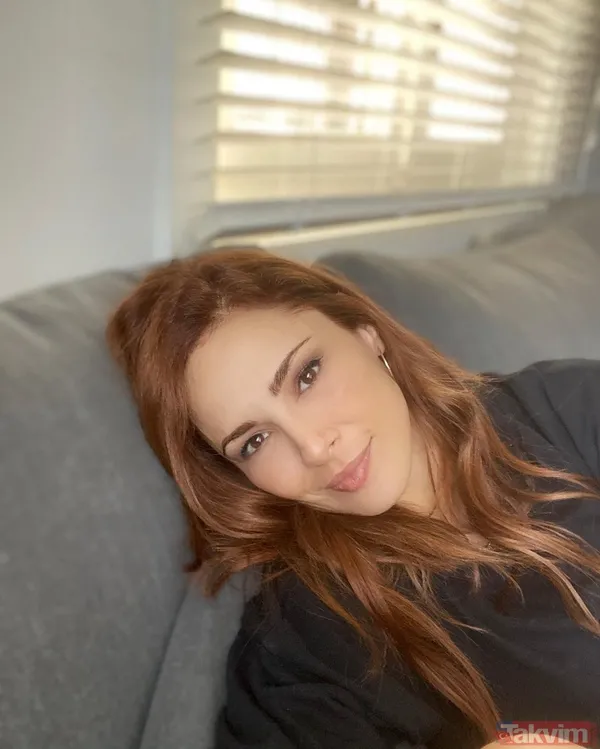 Mine Tugay siyah mayosuyla ortalığı yıktı geçti! İlişkisini tek bir fotoğrafla özetleyen Mine’ye bakın havuz pozuyla çok konuşuldu - 1