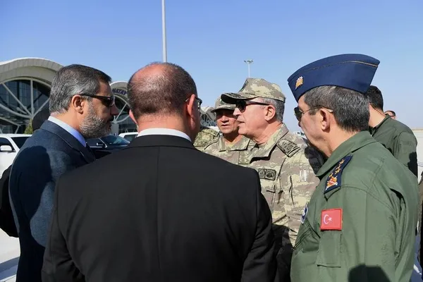 Komutanlar Suriye sınırında-2