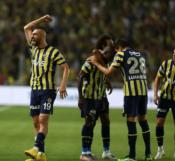 son-dakika-fenerbahce-ve-trabzonspor-uefa-kadrosunu-acikladi-flas-serdar-dursun-ve-visca-karari-1662386088717.jpg Son dakika: Fenerbahçe ve Trabzonspor UEFA kadrosunu açıkladı! Flaş Serdar Dursun ve Visca kararı-2