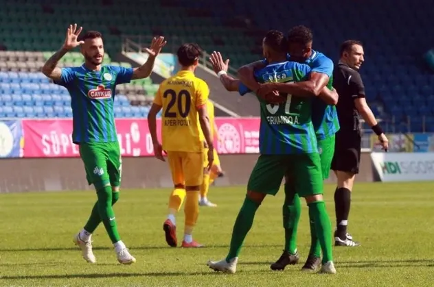 8 gol, 2 penaltı, 1 kırmızı kartlık maçta gülen taraf Rizespor | Maç sonucu: Çaykur Rizespor 5-3 Ankaragücü