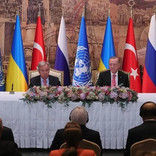 Rus basınından Türkiyeye büyük övgü: Batı ve Doğu Erdoğana bağımlı