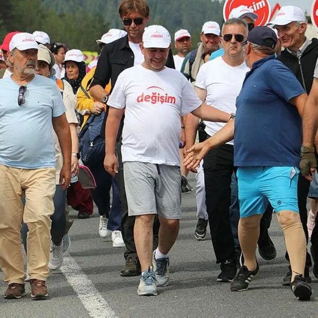 Kavga küfür kıyamet! Tanju Özcandan Faik Öztraka salvolar: Zavallı, dünyanın en namussuz ve şerefsiz adamı