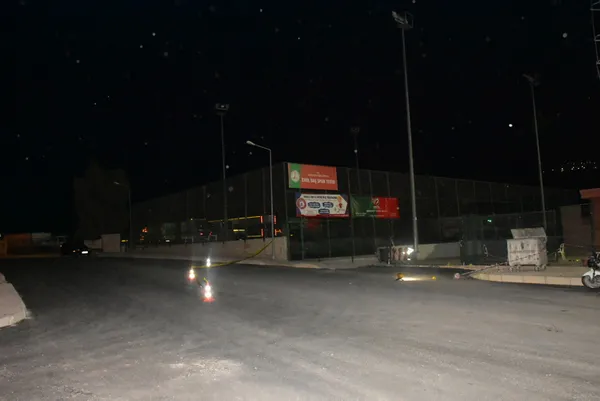 izmirde-hali-sahada-kiz-gibi-top-oynamayin-tartismasi-polis-memuru-tabancayla-bacagindan-vuruldu-1629326025419.jpg İzmir'de halı sahada 'kız gibi top oynamayın' tartışması! Polis memuru tabancayla bacağından vuruldu-6