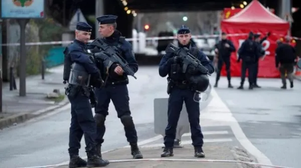 fransada-markette-allahu-ekber-diye-bagiran-kisiye-hapis-cezasi-1640082894707.jpg Fransa'da markette "Allahu ekber" diye bağıran kişiye hapis cezası-4