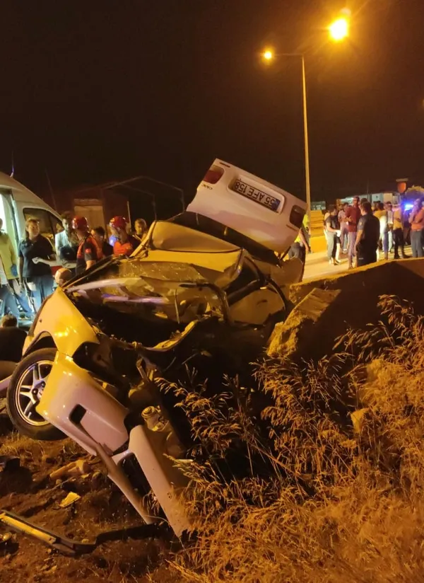 osmaniyede-otomobil-karsi-seride-gecip-duvara-carpti-2-olu-1687662798740.jpg Osmaniye'de otomobil karşı şeride geçip duvara çarptı: 2 ölü-2