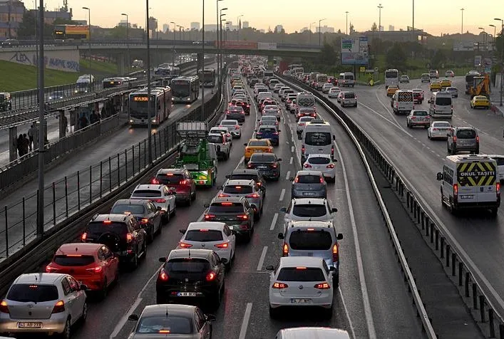 Yağmur sonrası İstanbul’da trafik kilit!