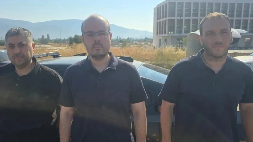 kuris-ekspres-desifre-idris-naim-sahinin-tahsisli-ihanet-agi-bodruma-diplomatik-pasaportlu-transferler-saibeli-1787571759100.jpeg "Kuriş Ekspres" deşifre! İdris Naim Şahin'in "tahsisli" ihanet ağı: Bodrum'dan Bursa'ya diplomatik pasaportlu şaibeli transferler-3