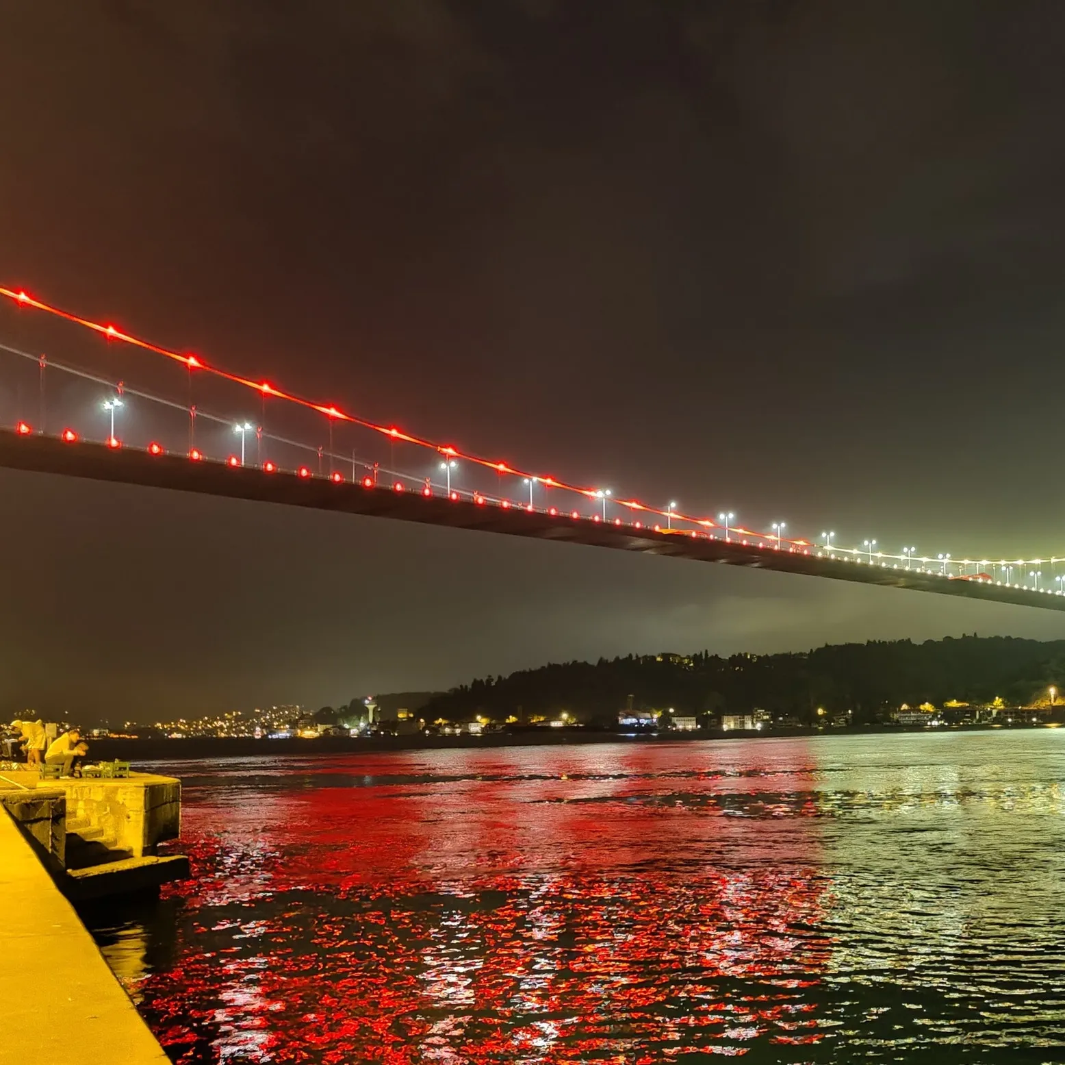 İstanbul’da tüm köprüler sarı kırmızı