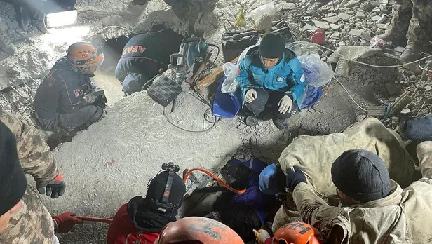 orta-dogu-ulkelerinden-turkiyeye-hava-koprusu-14-ulke-arama-kurtarma-ve-insani-yardim-ekipleri-gondereceklerin-1675733601144.jpeg Orta Doğu ülkelerinden Türkiye'ye hava köprüsü! 14 ülke arama, kurtarma ve insani yardım ekipleri göndereceklerini duyurdu-9