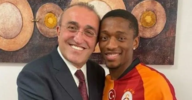 Galatasaray son dakika transferini resmen açıkladı!... Sekidika formayı giydi!