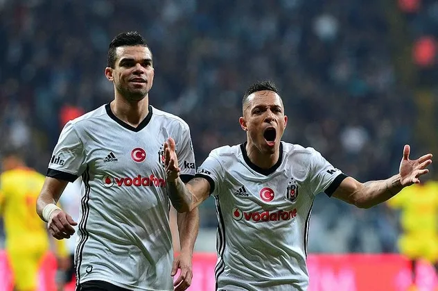Derbiye saatler kala Beşiktaş'ta şok!