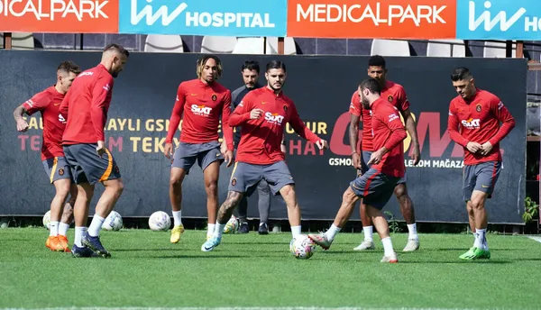 galatasaray-9-haftayi-bay-gecti-bundan-sonra-yolu-acik-10-macin-9u-istanbulda-1665482246213.jpg Galatasaray 9. haftayı BAY geçti! Bundan sonra yolu açık: 10 maçın 9'u İstanbul'da-4