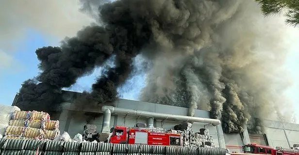 Uşak’ta fabrika yangını! Dumanlar gökyüzünü kapladı