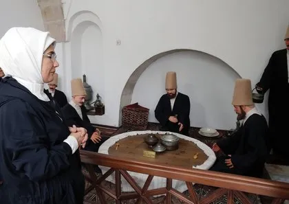 Emine Erdoğan, Afyonkarahisar’da tarihi ve turistik yerlerde incelemelerde bulundu
