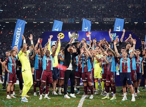 1659224453704.jpeg Trabzon Olimpiyat Stadı'ndaki kupa koleksiyonuna bir yenisini daha ekledi! Avcı ise 1.5 yılda 3 kupa kazandı-6