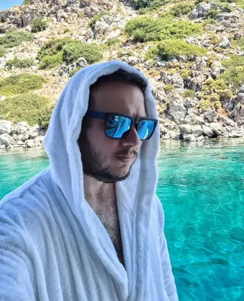 Ayasofya Camii'nin 86 yıl sonra ibadete açılması Şahan Gökbakar'ın gücüne gitti! Konu tatil olunca sesin neden çıkmadı?-2