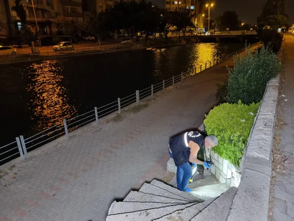 adanada-yuzunu-yikamak-isterken-sulama-kanalina-dusen-adamin-cansiz-bedeni-buldu-1654181810458.jpg Adana'da yüzünü yıkamak isterken sulama kanalına düşen adamın cansız bedeni buldu-4