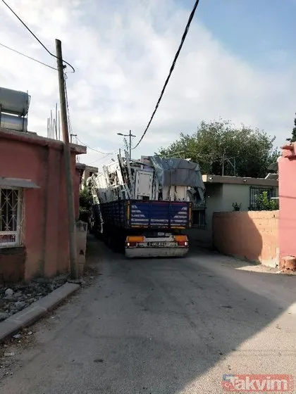 Adana Acıdere Mahallesi’ndeki vatandaşların navigasyon isyanı! Tırlar evleri yıkıyor