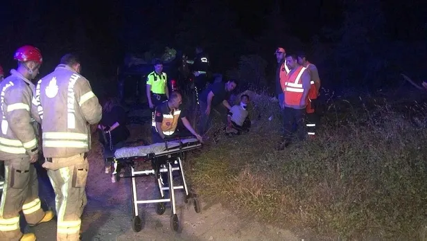 catalcada-gece-felaketi-otomobilin-agaclik-alana-devrilmesi-sonucu-cok-sayida-kisi-yaralandi-1687484271409.jpeg