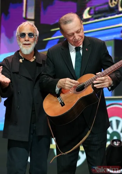 SON DAKİKA: Başkan Recep Tayyip Erdoğan Yusuf İslam’ın Cat Stevens Beştepe’deki konserini izledi! Yusuf İslam Erdoğan’a gitarını hediye etti