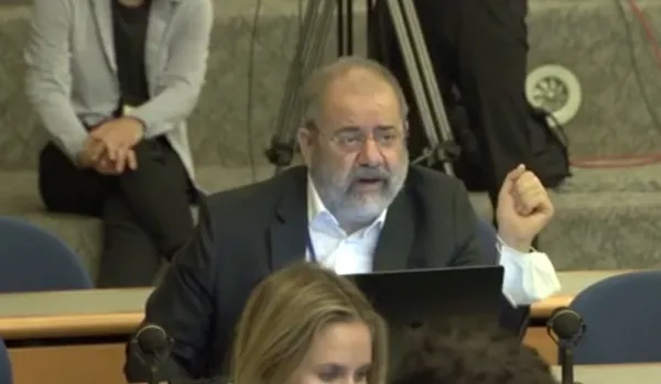 yunan-gazeteci-turkiyeyi-sikayet-etmeye-calisti-abdli-sozcu-provokasyonu-bozdu-turkiyeyi-ovdukce-sekilden-seki-1650191435084.jpg Yunan gazeteci Türkiye'yi şikayet etmeye çalıştı! ABD'li sözcü provokasyonu bozdu! Türkiye'yi övdükçe şekilden şekile girdi-2