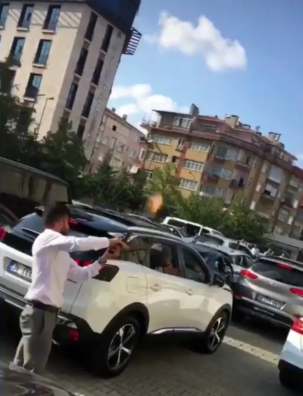 İstanbul'un göbeğinde terör estirdiler: Silahlı düğün konvoyu-4