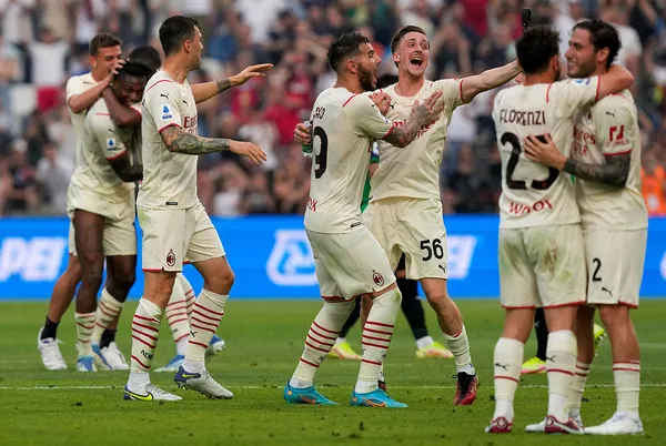 son-dakika-serie-ada-11-yil-aradan-sonra-milan-sampiyon-oldu-interli-hakan-calhanoglu-talihsizligi-1653243669745.jpg Son dakika: Serie A'da 11 yıl aradan sonra Milan şampiyon oldu! Interli Hakan Çalhanoğlu talihsizliği...-4