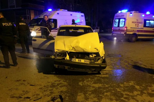 Denizli'de feci kaza! Araçlar hurdaya döndü