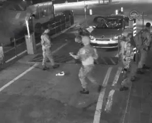 Darbecilerden alçak emir: Önünüze kim çıkarsa ateş edin!