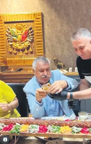 İki kaburgası kırık denilen CHP'li Zeydan Karalar kaburga sofrasında yakalandı!