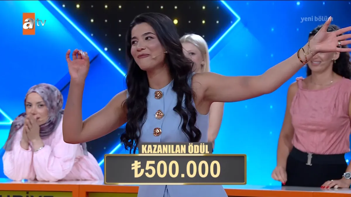 12-yasinda-gunde-14-saat-calisan-kardelenin-hayat-hikayesi-yurek-burktu-annemi-aramayin-1792015783662.png 12 yaşında günde 14 saat çalışan Kardelen'in hayat hikayesi yürek burktu: "Annemi aramayın"-17