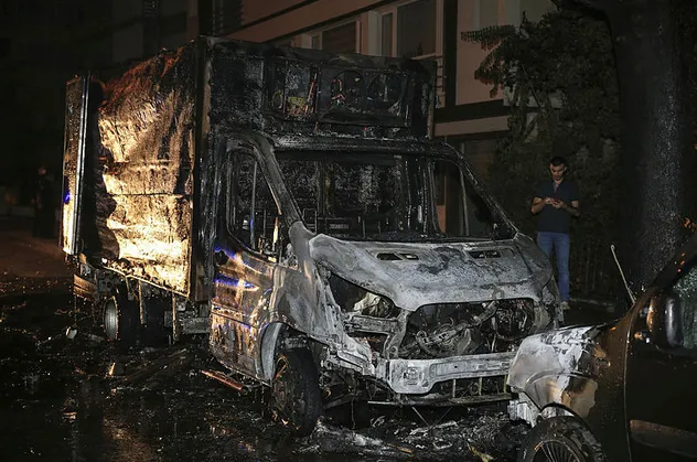 Ankara'da hareketli gece! Küle döndüler