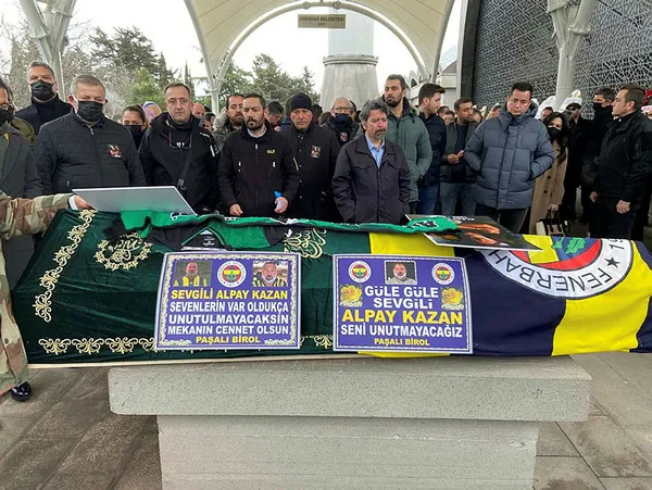 kalbimden-bir-parca-koptu-demisti-acun-ilicalinin-yakin-arkadasi-alpay-kazan-son-yolculuguna-ugurlandi-1646670245413.jpg