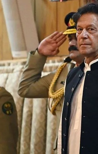 Pakistan'da eski Başbakan Imran Khan hakkında tutuklama kararı