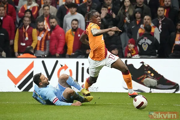 Spor yazarları Galatasaray - Antalyaspor maçını değerlendirdi! "Sahada hakem yoktu" - 15