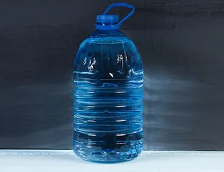Pet şişeyi hemen çöpe atmayın! Hiç aklınıza gelmeyecek bir işe yarıyor, meğer...
