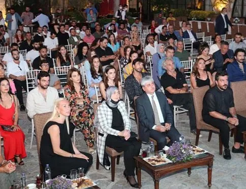 Kalp Yarası, merakla beklenen ilk bölümüyle Atv ekranında izleyiciyle buluştu.-1