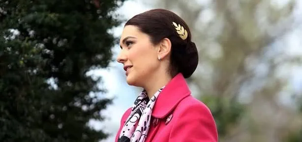 Korel’in annelik halleri