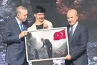 HKÜ öğrencisi Mert Can Altun Başkan Erdoğan’a eserini takdim etti