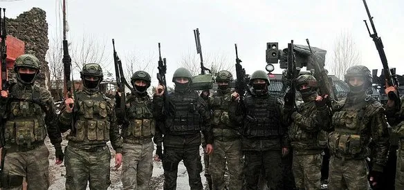 Diyarbakır'ın Sur ilçesinde 28 Kasım'da başlatılan terör operasyonu sona erdi. 300 teröristin etkisiz hale getirildiği operasyonda, 354 bomba düzeneği imha edildi.