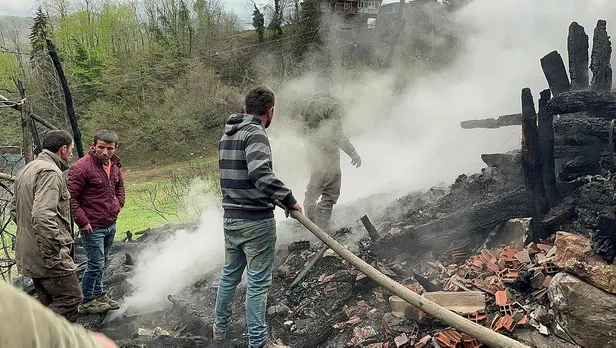 Kastamonu'da meydana gelen yangından yürekleri yakan haber-3