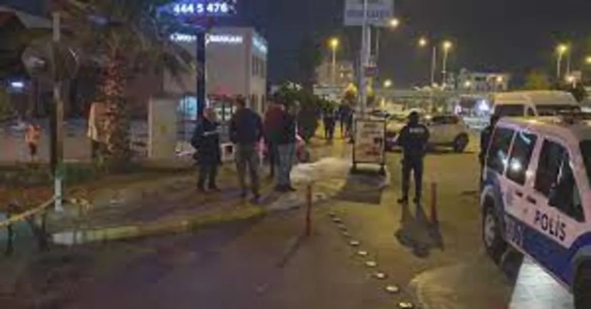 Antalya'da kaldırımda yürürken, düşüp öldü