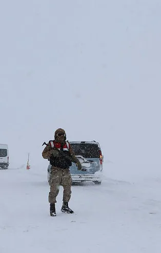 Son dakika: Van’ın Çatak ilçesinde çığ düştü! Valilikten açıklama geldi