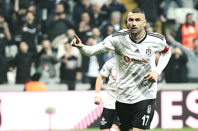 Beşiktaş'ta flaş transfer gelişmesi| Fransızlar Burak Yılmaz için İstanbul'a geldiler