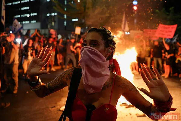 Netanyahu'ya tepkiler dinmiyor! On binlerce İsrailli sokaklara akın etti! Ana yollları trafiğe kapattılar - 21