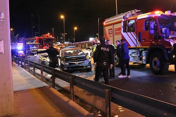 Kağıthane'de facianın eşiğinden dönüldü! Çekici bekleyen arızalı otomobile başka bir araç çarptı: 2 yaralı-5